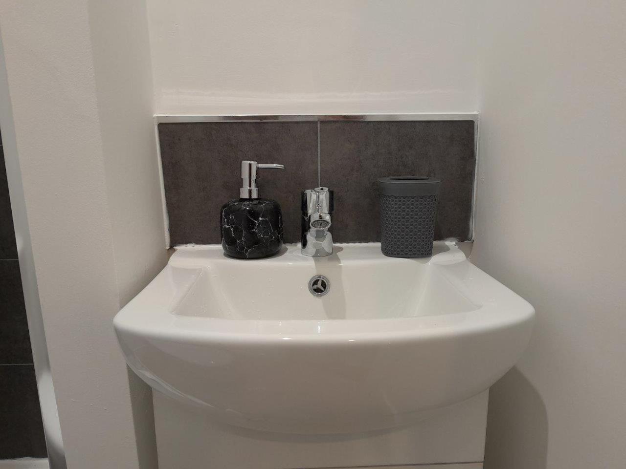Ashfield New Place ニューカッスル・アンダー・ライム エクステリア 写真