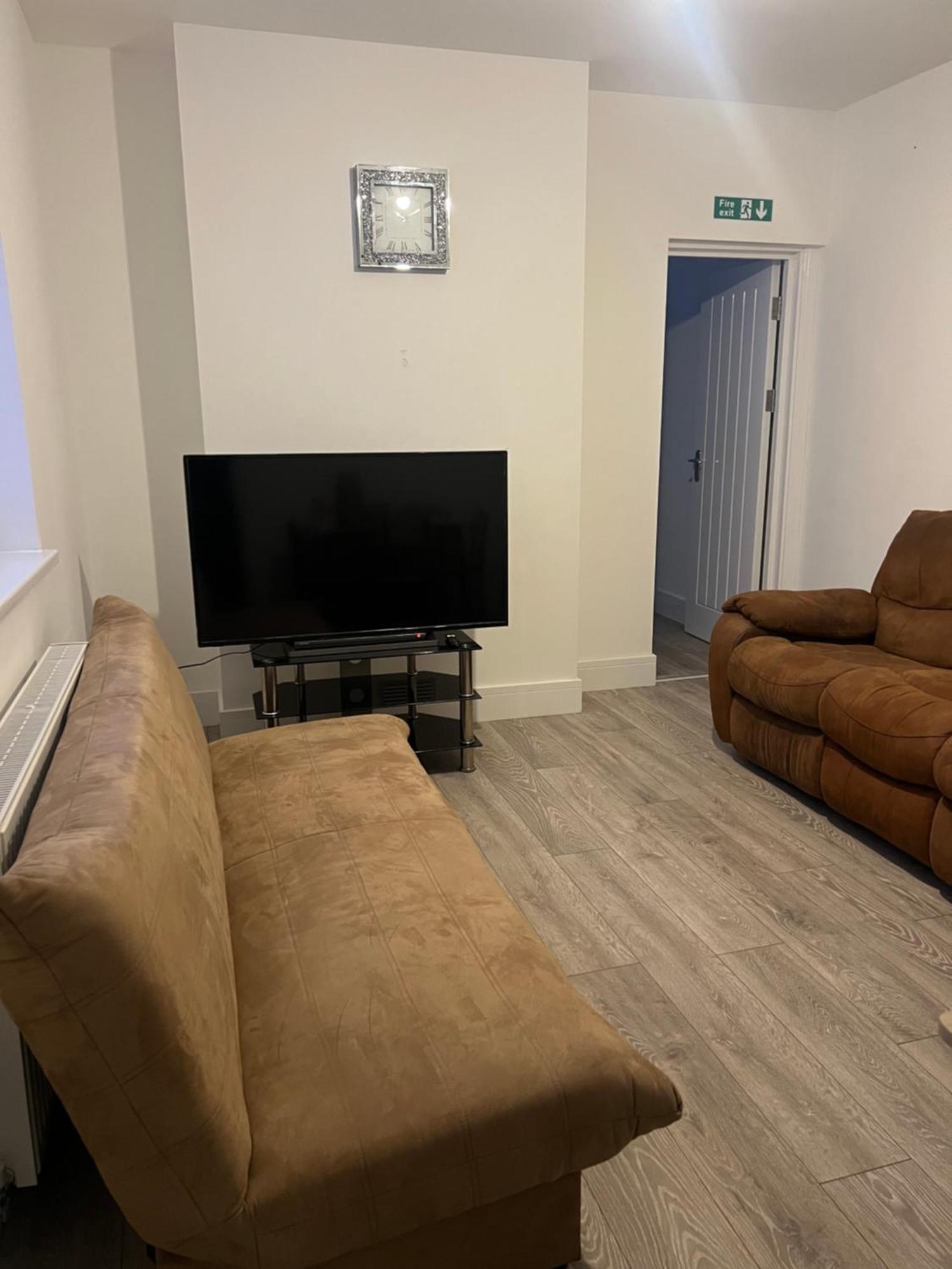 Ashfield New Place ニューカッスル・アンダー・ライム エクステリア 写真
